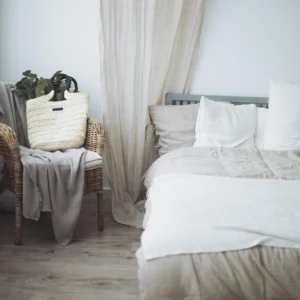 Peinture blanche haut de gamme tissus lin chambre naturelle